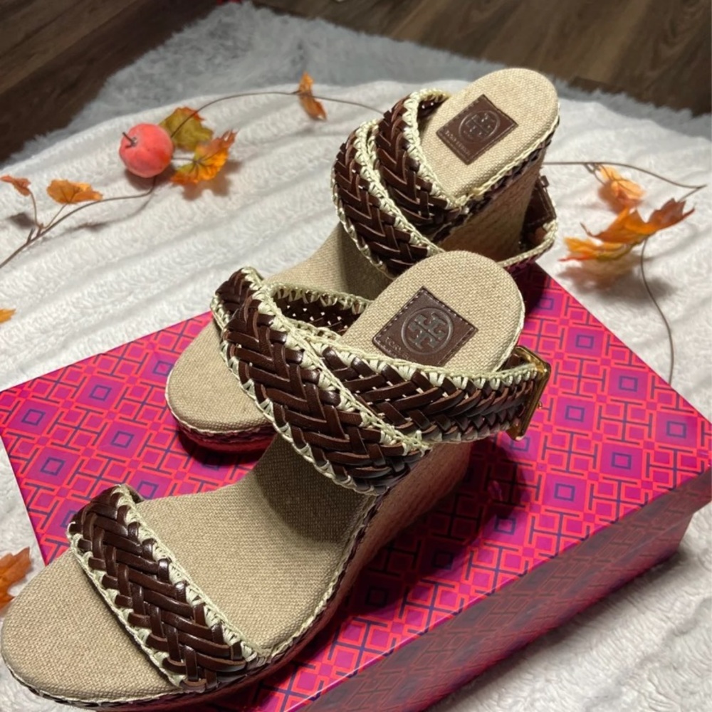 Tory Burch wedge size 8 - Picture 5 of 5